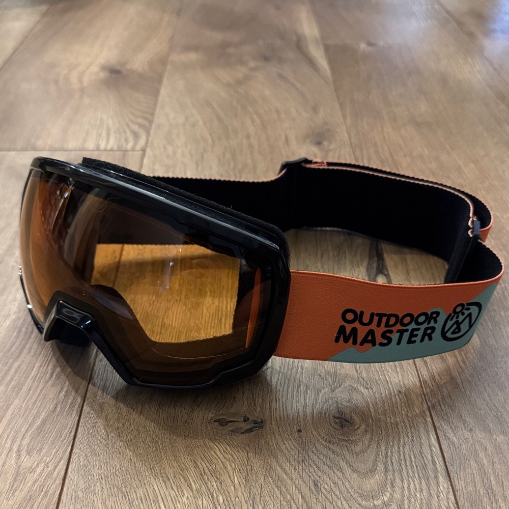 Outdoor Master Ski Goggles with Mountain Design for kids